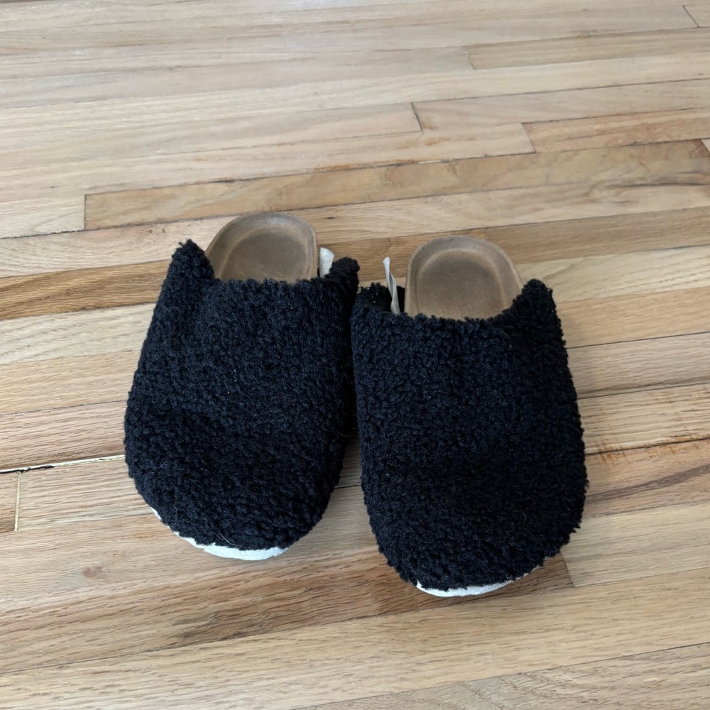 Black Sherpa Slippers